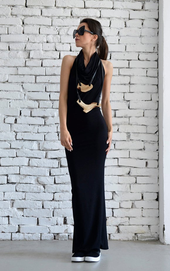 Elegant Backless Black Dress – Metamorphoza
