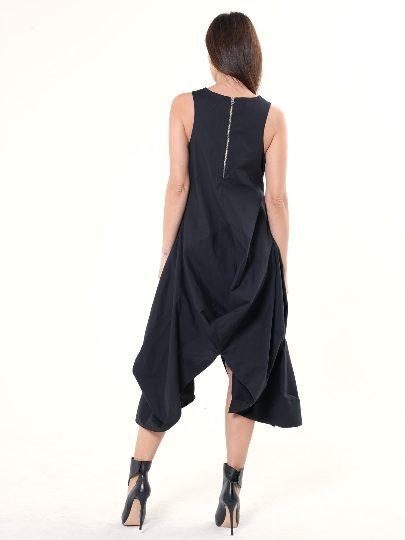 Asymmetric Sleeveless Black Dress – Metamorphoza