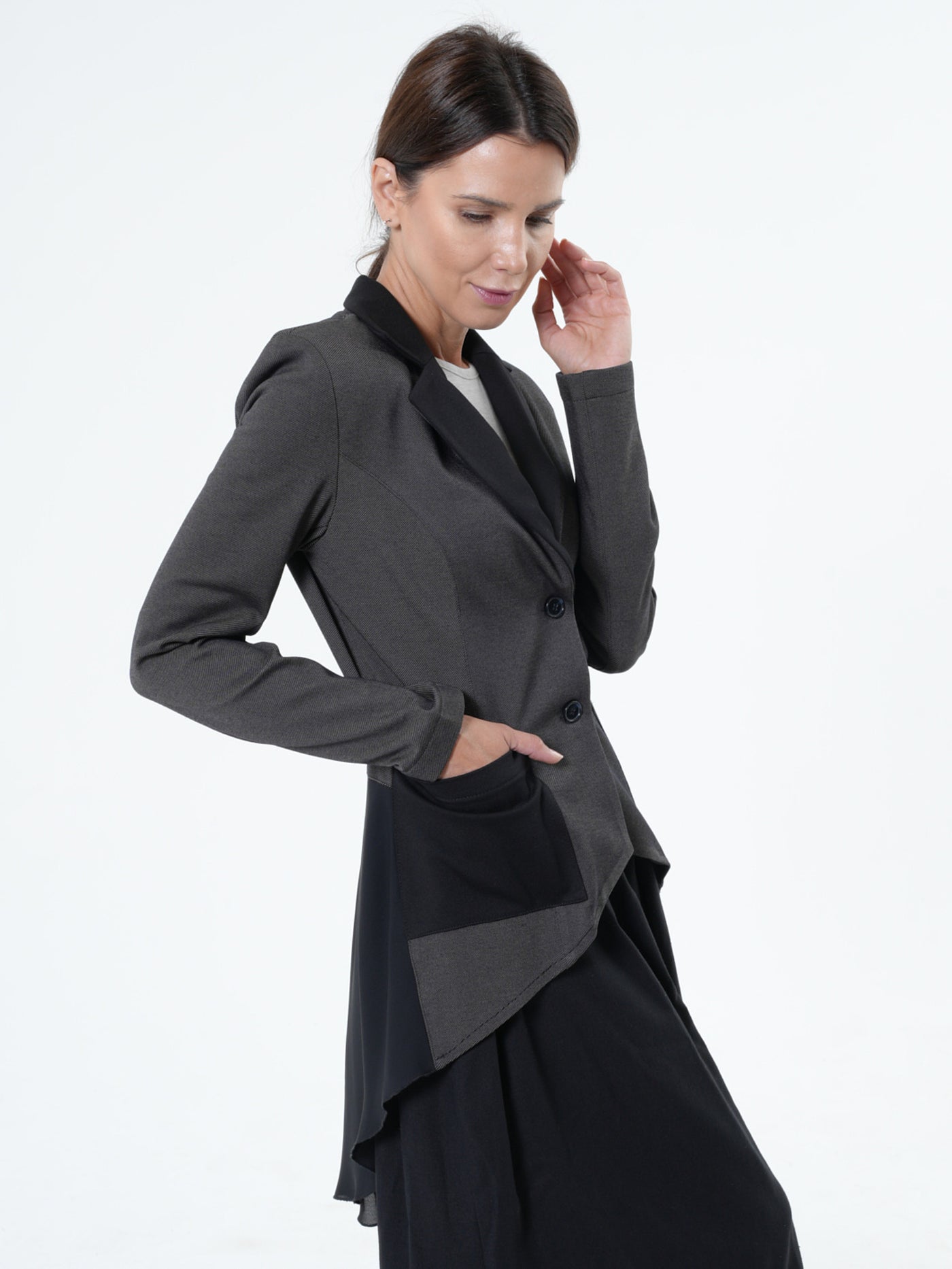 Asymmetrischer Blazer mit Chiffon am Rücken