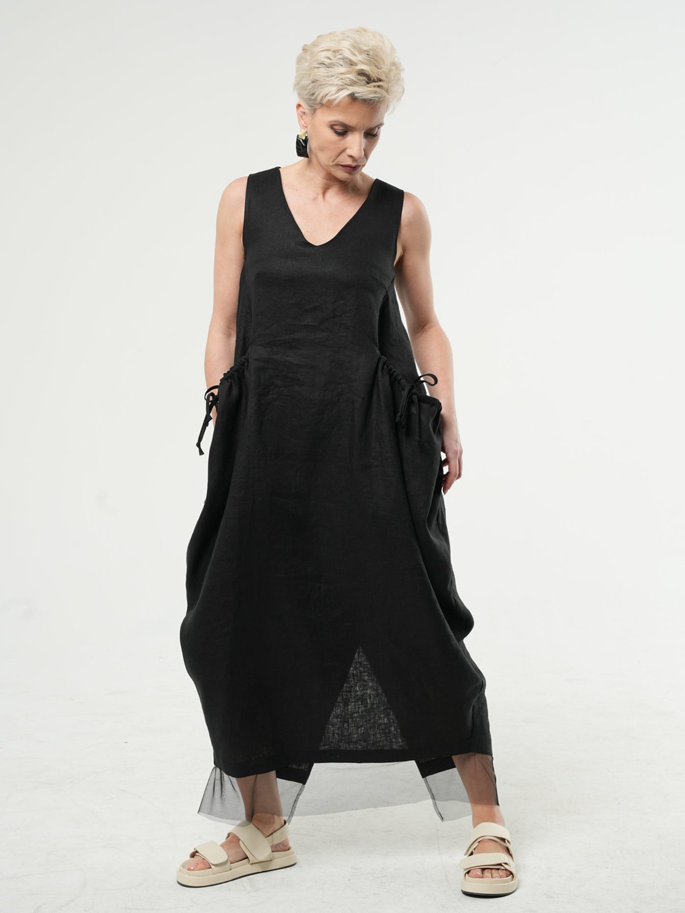 Long Linen Dress With Oversized Pockets In Black