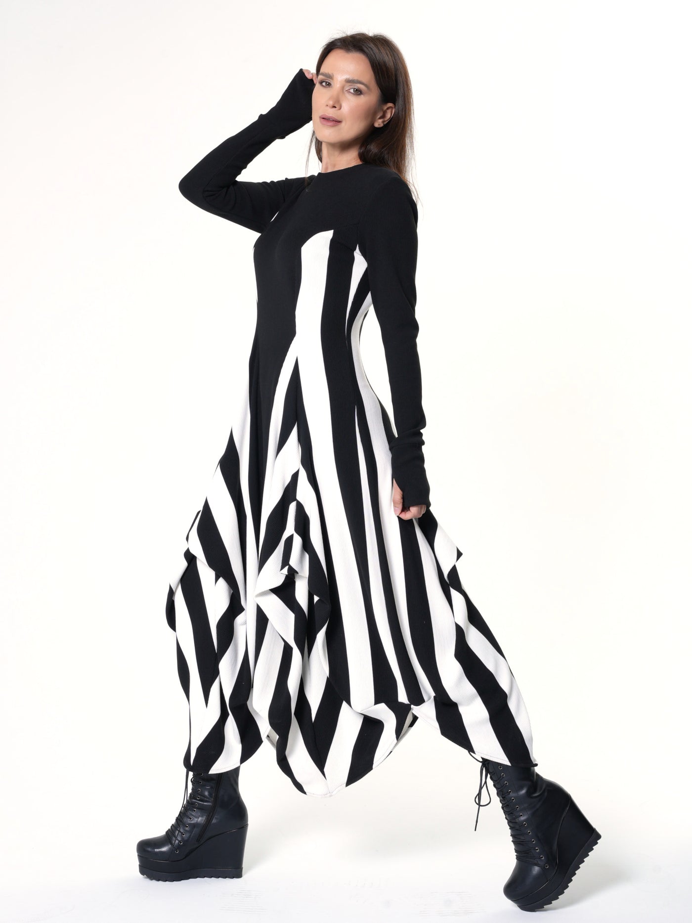 Robe longue rayée en noir et blanc