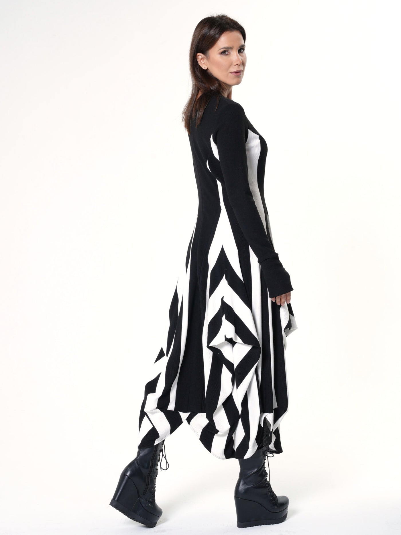 Robe longue rayée en noir et blanc