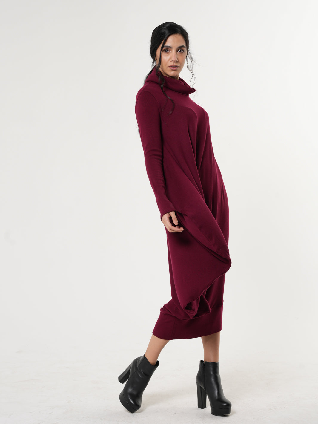 loose burgundy dress Loose burgundy dress with a beaded layer