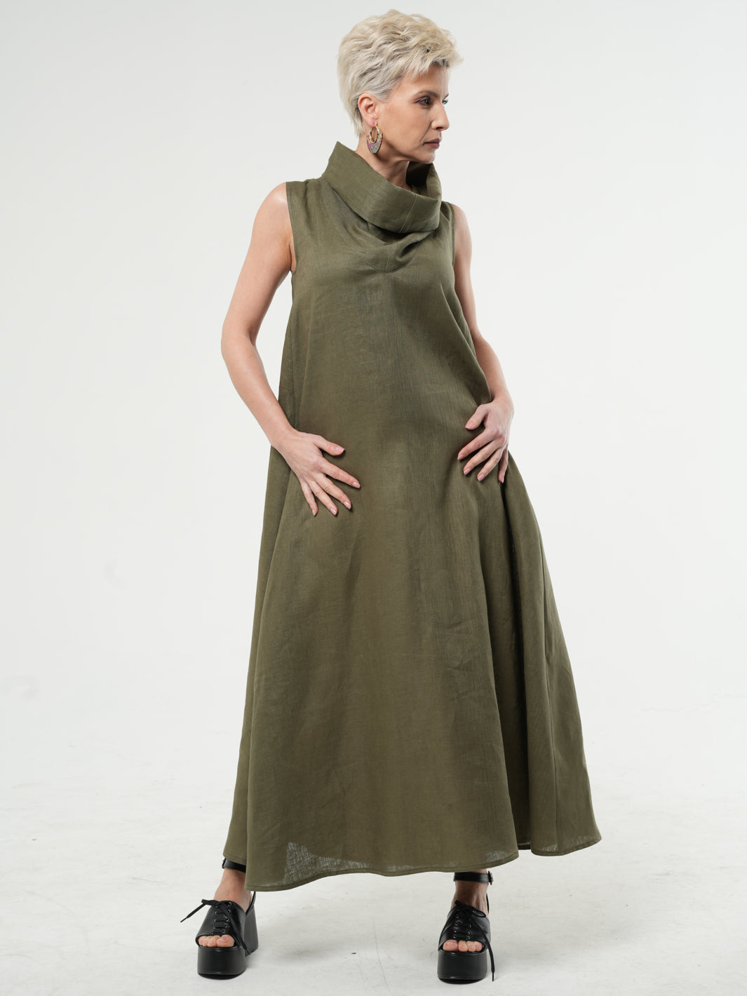 Maxi Linen Dress With Large Collar in Khaki – Metamorphoza