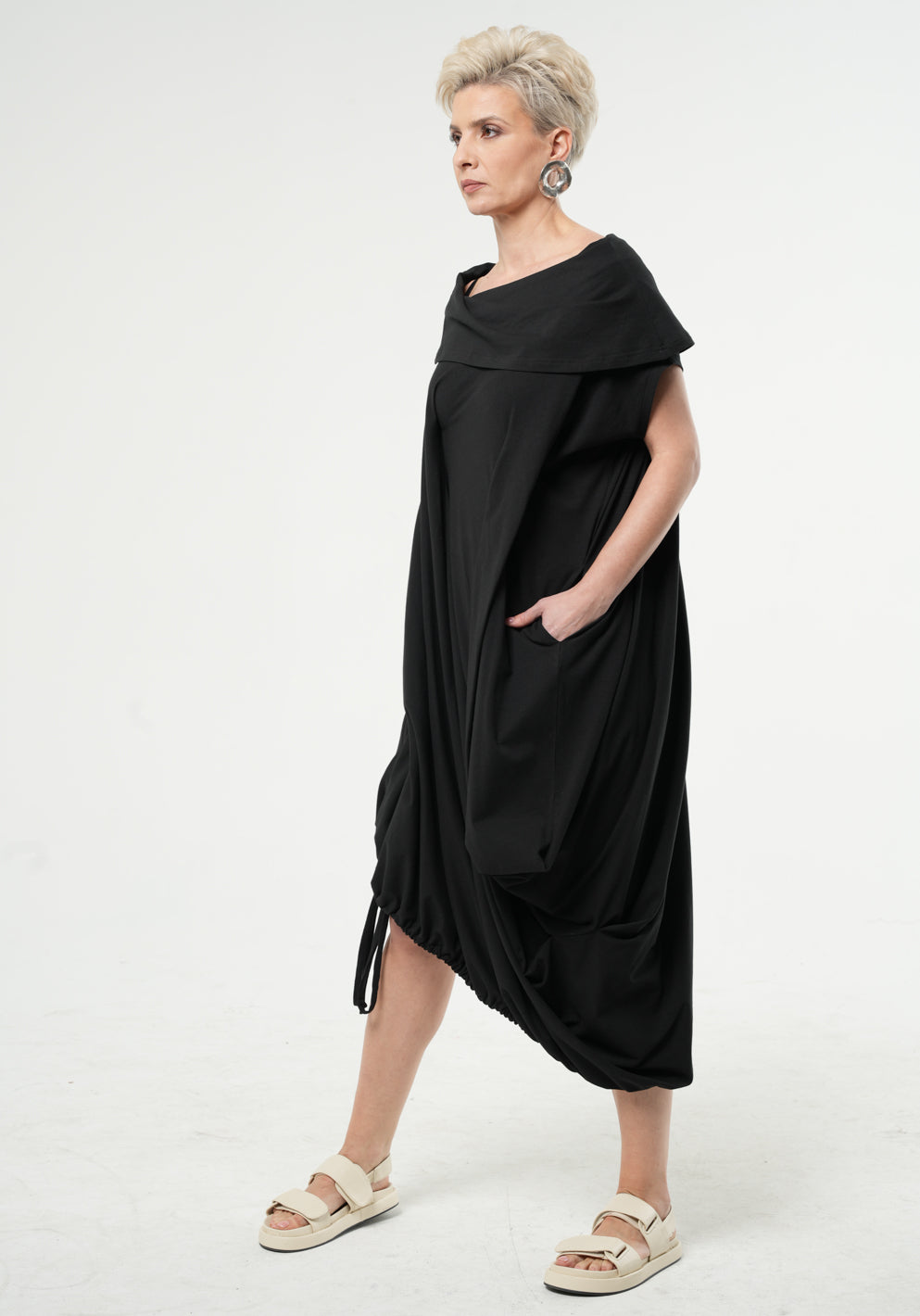 Oversize Cotton Kaftan Dress In Black – Metamorphoza