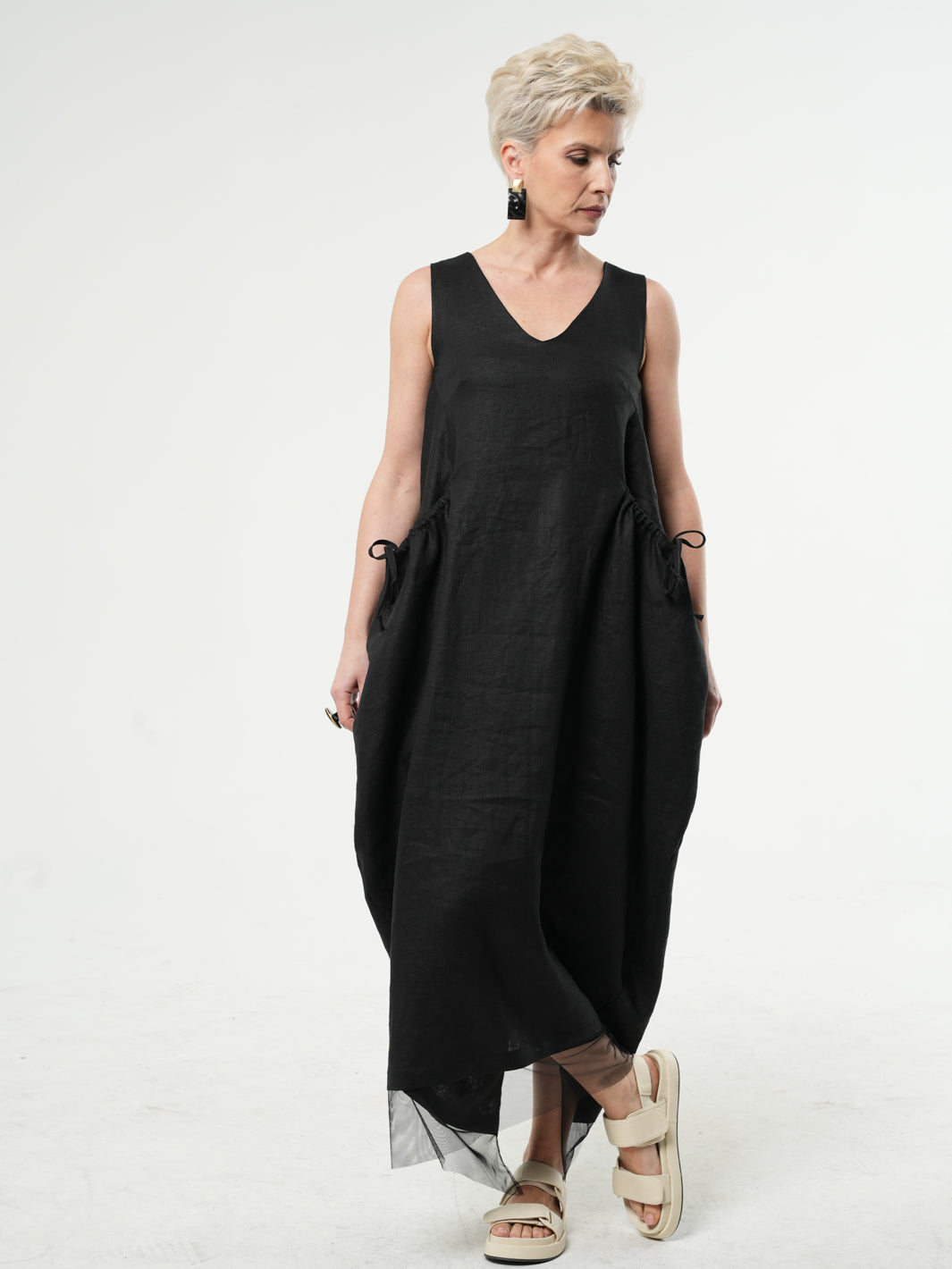 Long Linen Dress With Oversized Pockets In Black