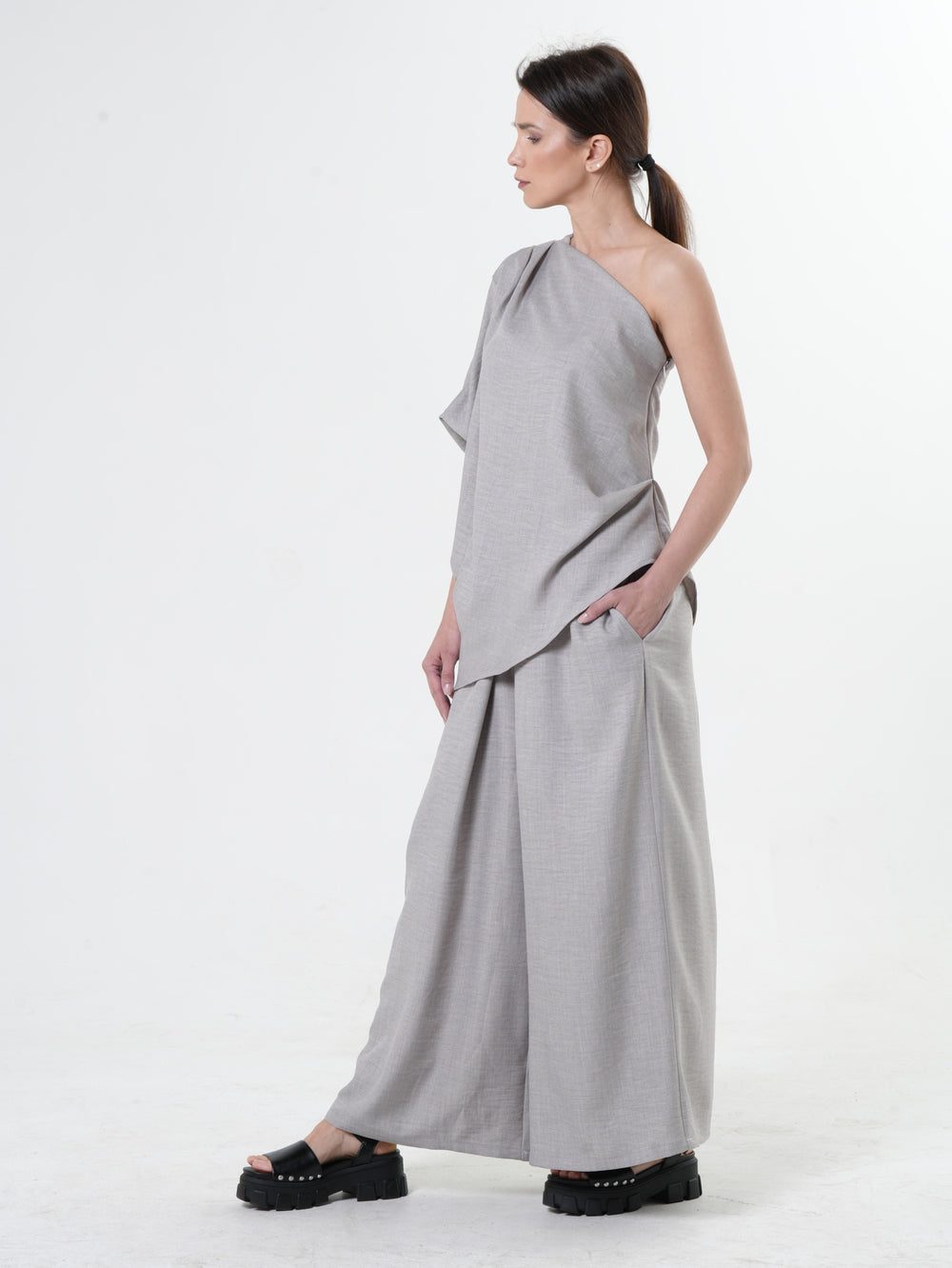 Asymmetric Open Shoulder Top In Gray