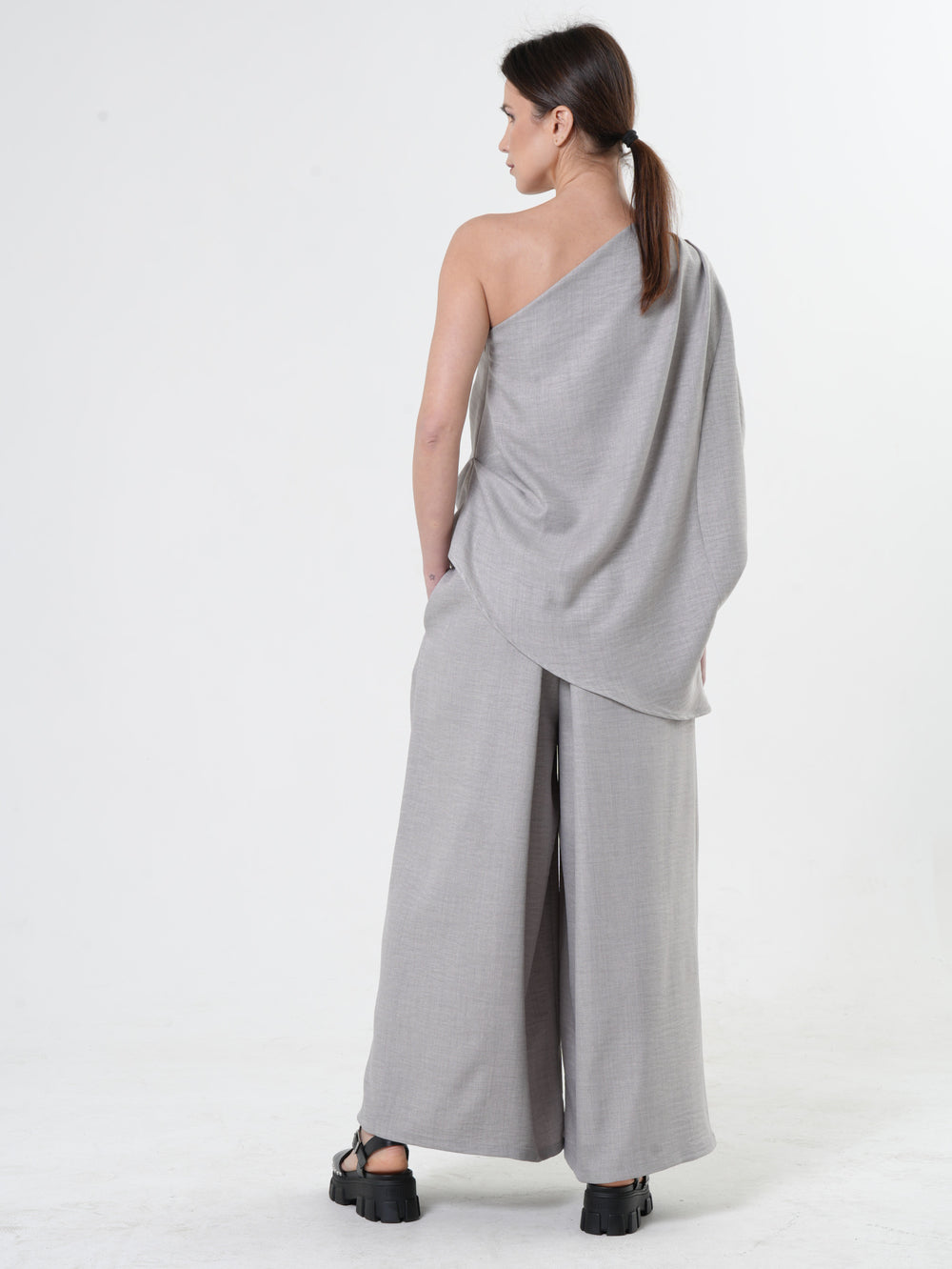 Asymmetric Open Shoulder Top In Gray