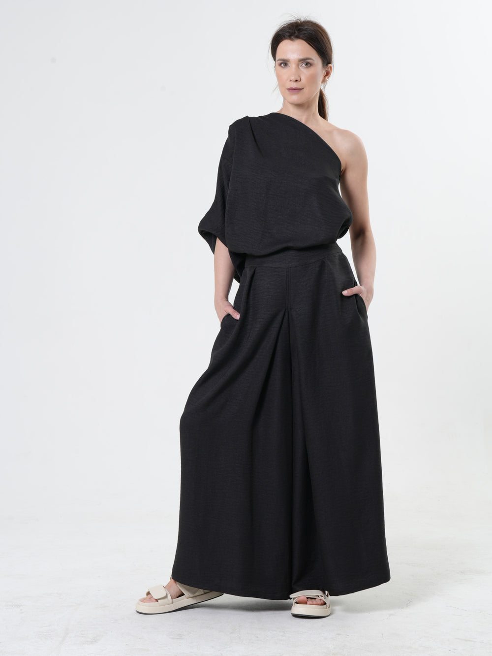 Wide-Leg Pants With Front Pleats In Gray