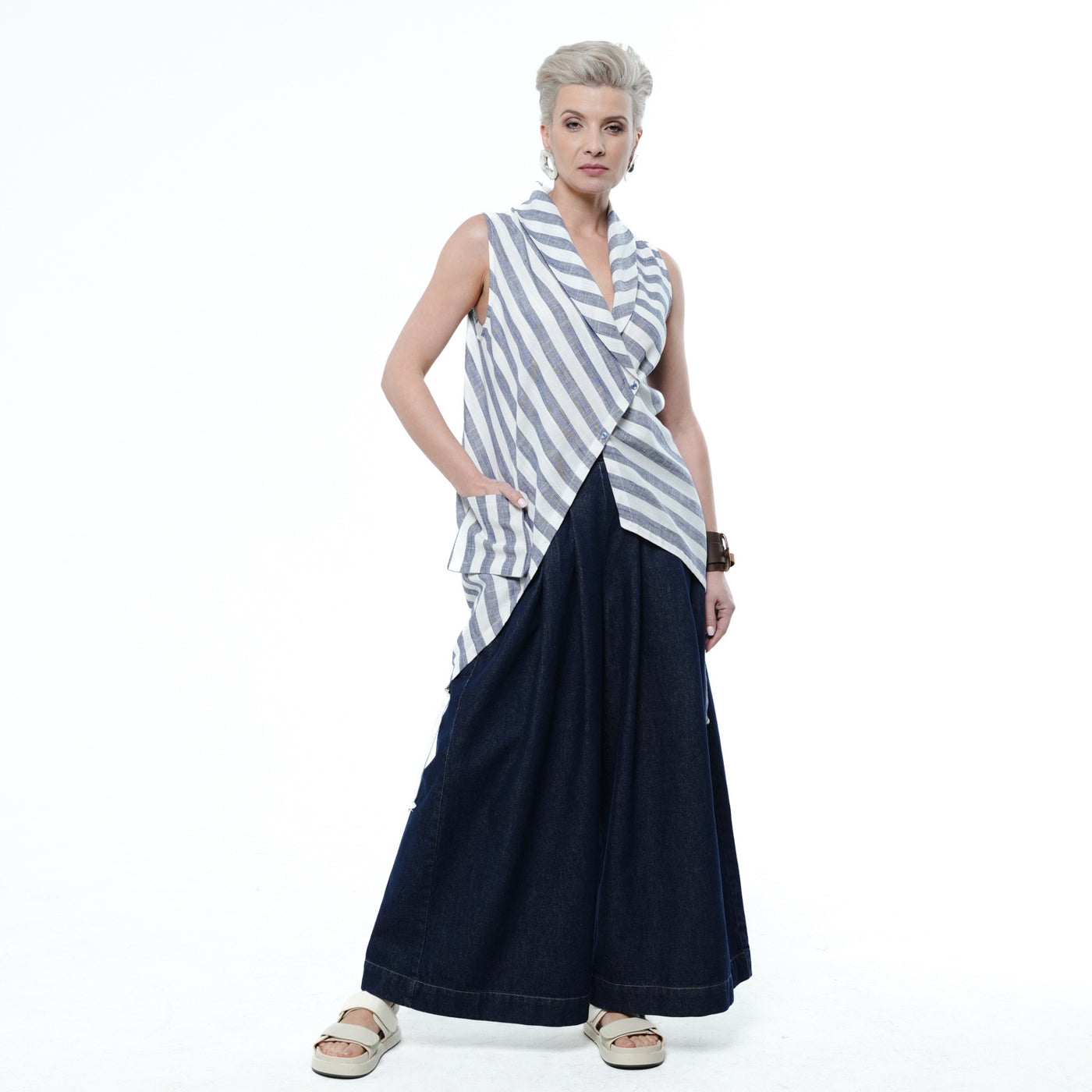 Sleeveless Top In White And Blue Stripes