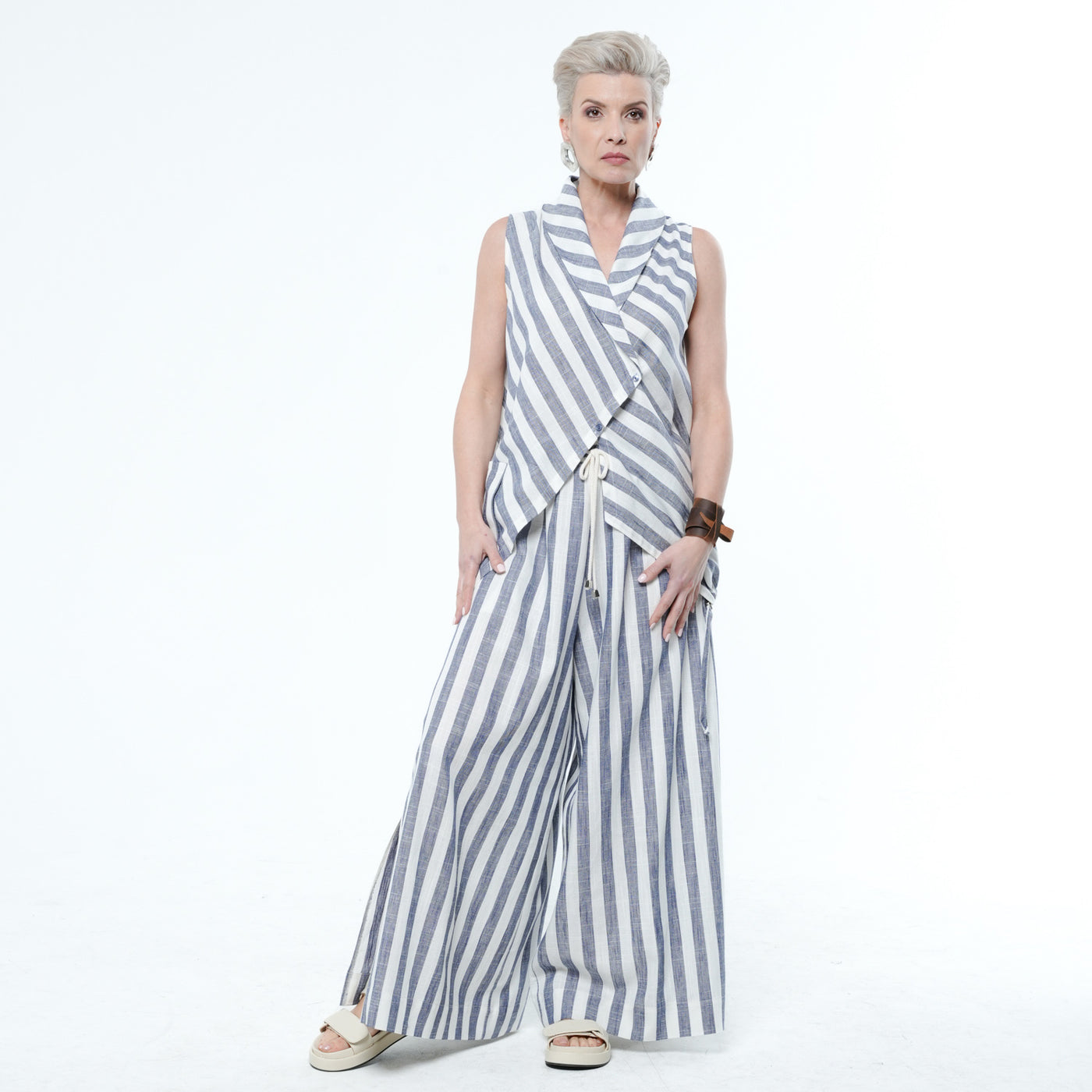 Sleeveless Top In White And Blue Stripes