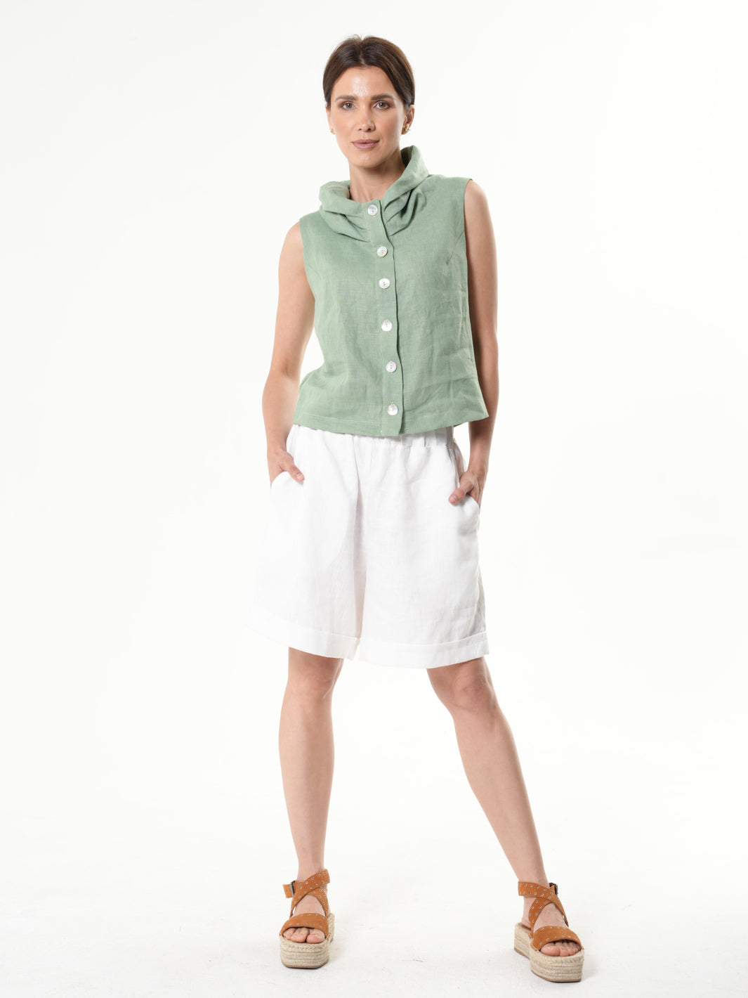 Buttoned Sleeveless Linen Top In Light Green