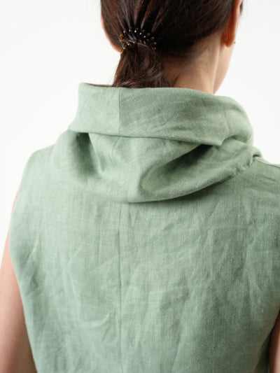 Buttoned Sleeveless Linen Top In Light Green