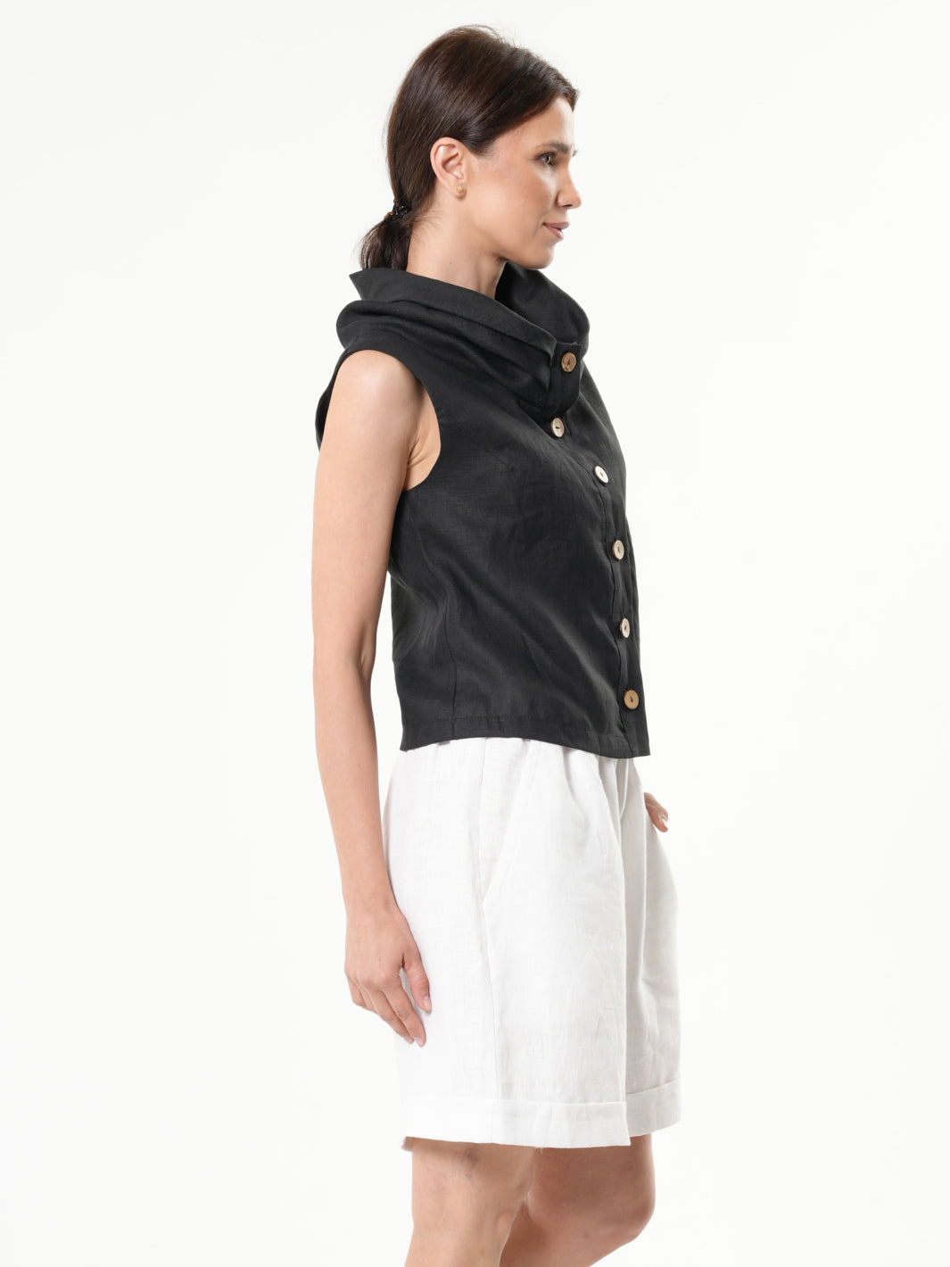 Buttoned Sleeveless Linen Top In Black