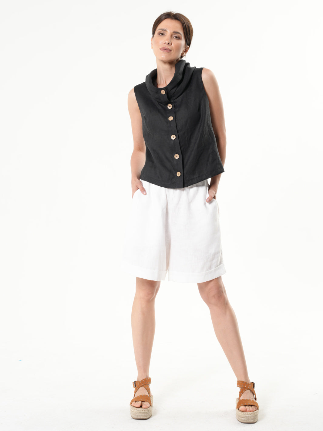 Buttoned Sleeveless Linen Top In Black