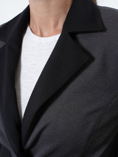 Asymmetrischer Blazer mit Chiffon am Rücken