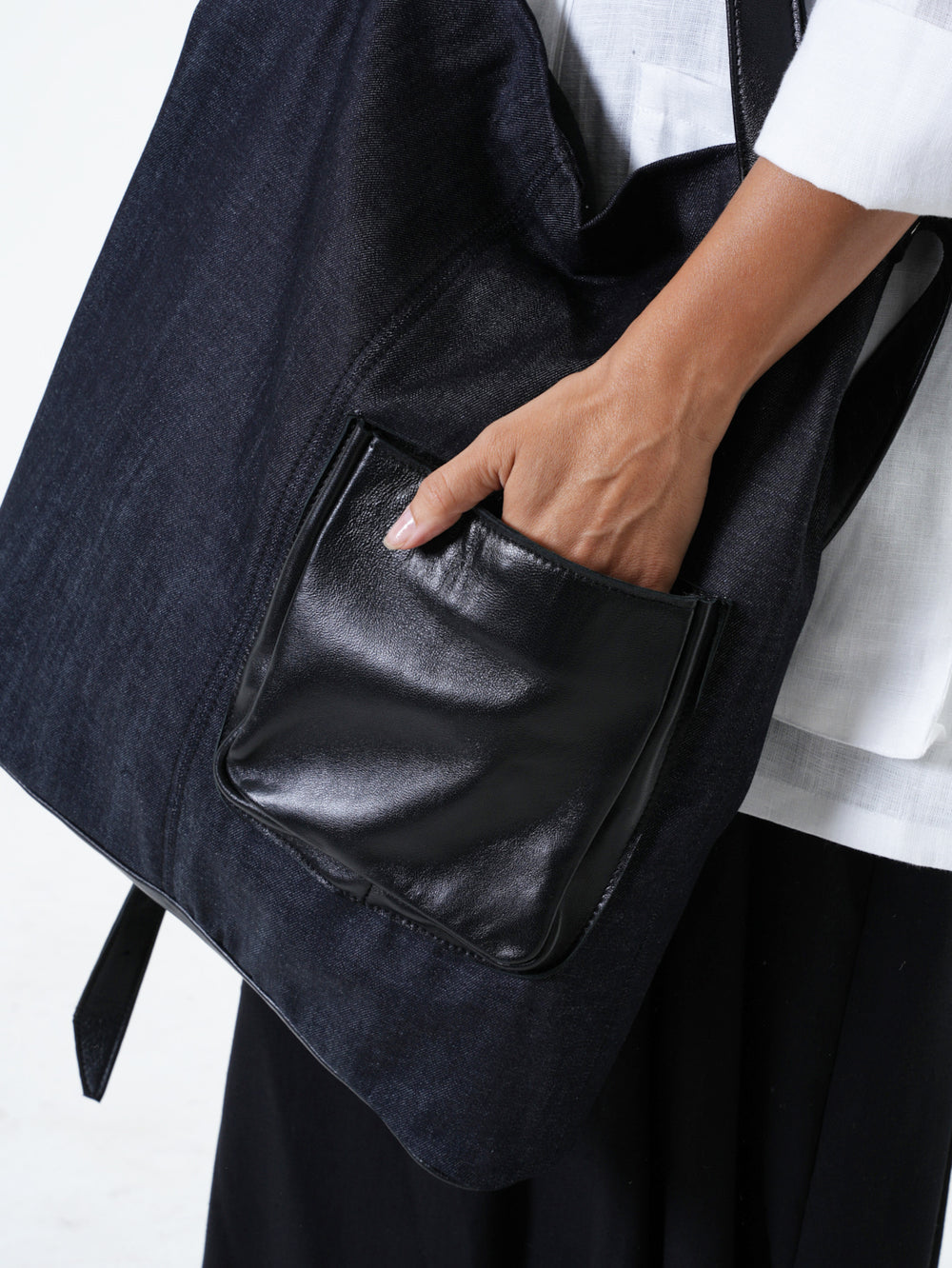 Crossbody-Tasche aus Denim und Leder