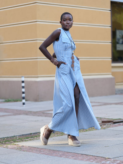 Langes Denim gestreiftes Kleid in hellblau