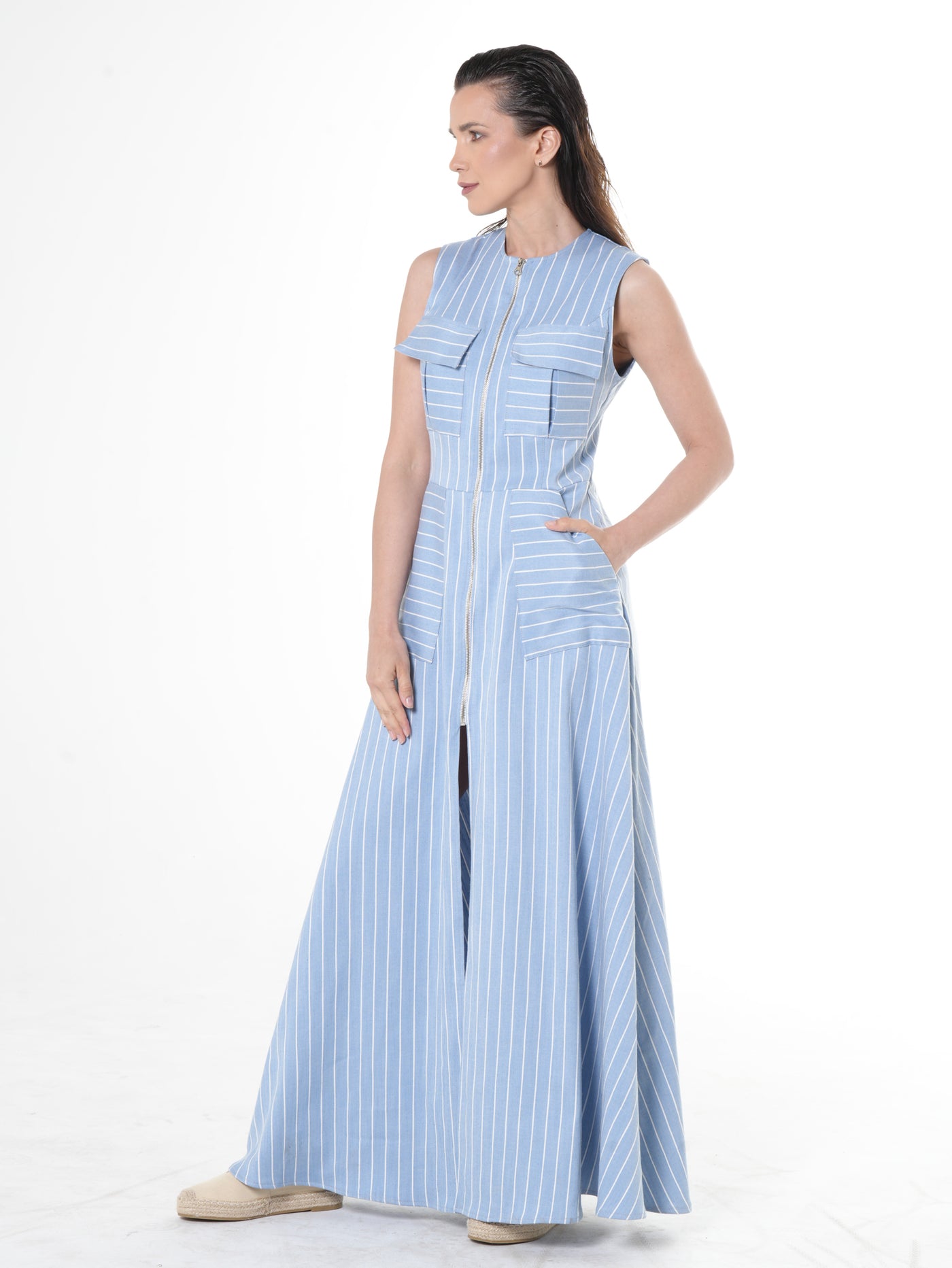 Langes Denim gestreiftes Kleid in hellblau