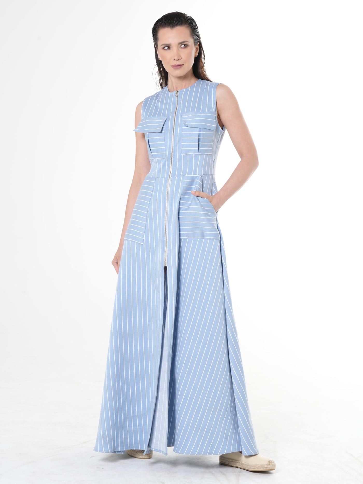Langes Denim gestreiftes Kleid in hellblau