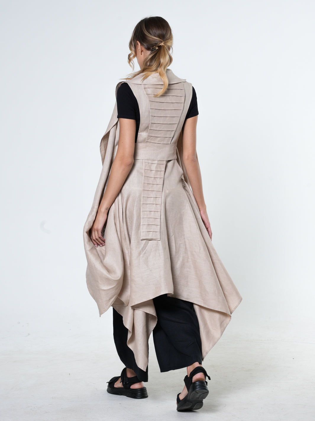 Loose Long Linen Vest In Beige – Metamorphoza