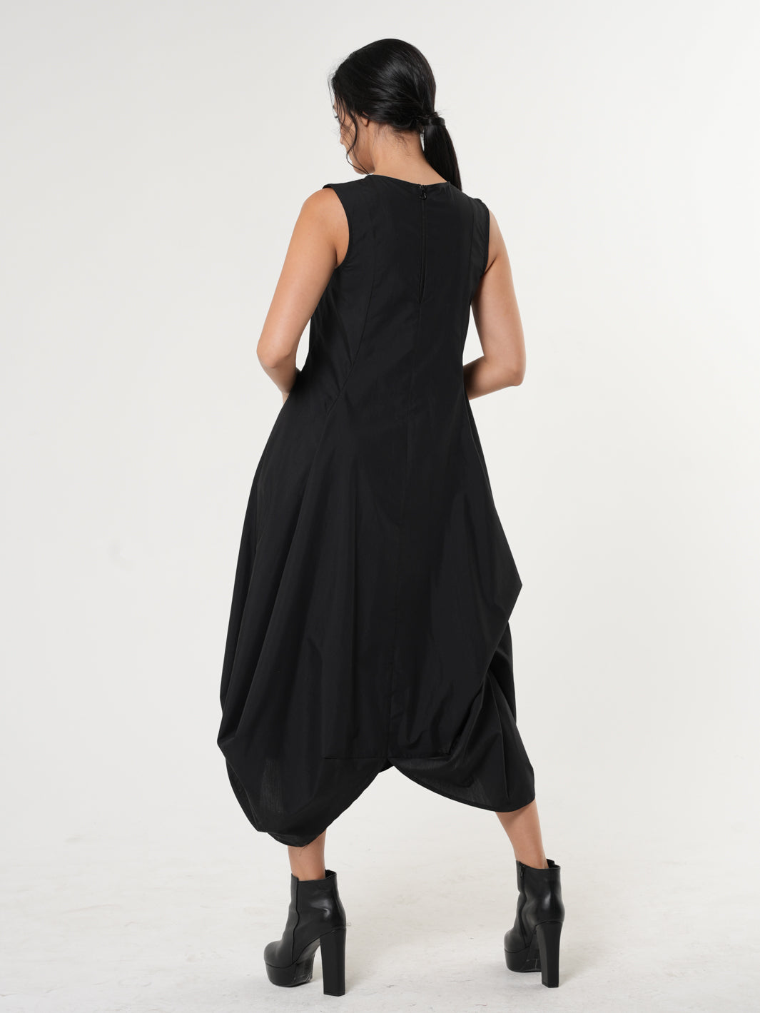 Sleeveless Black Dress With Drappings