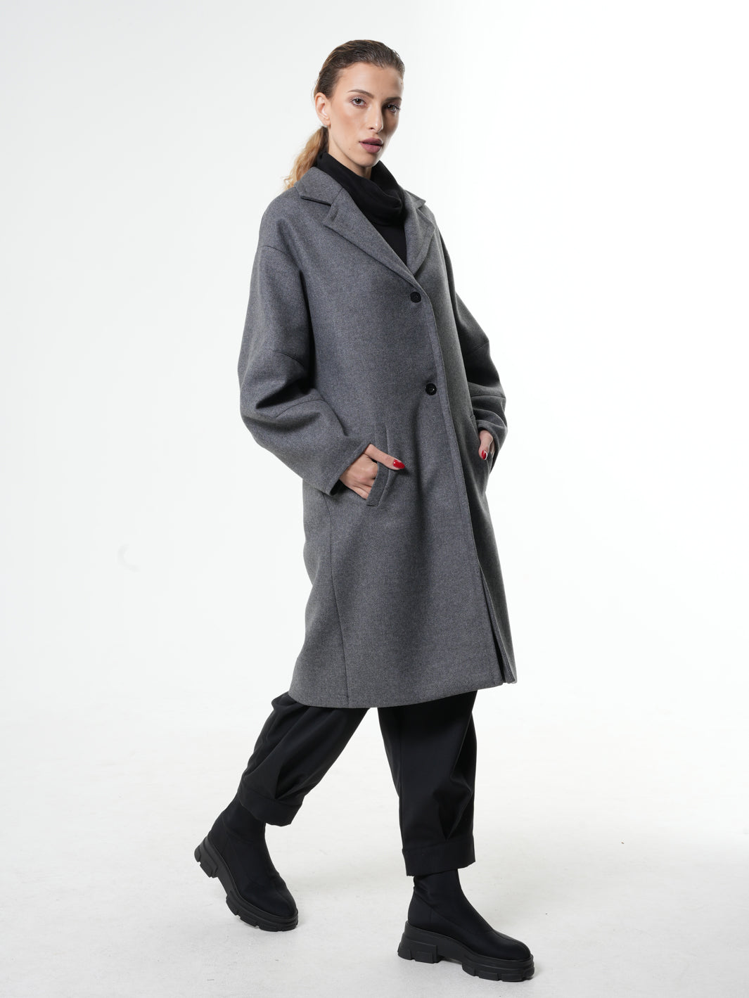 Ženski sivi vuneni kaput