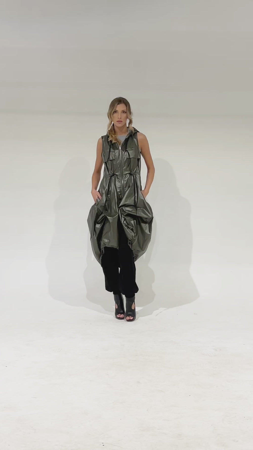 Shiny Sleeveless Zipper Vest In Green