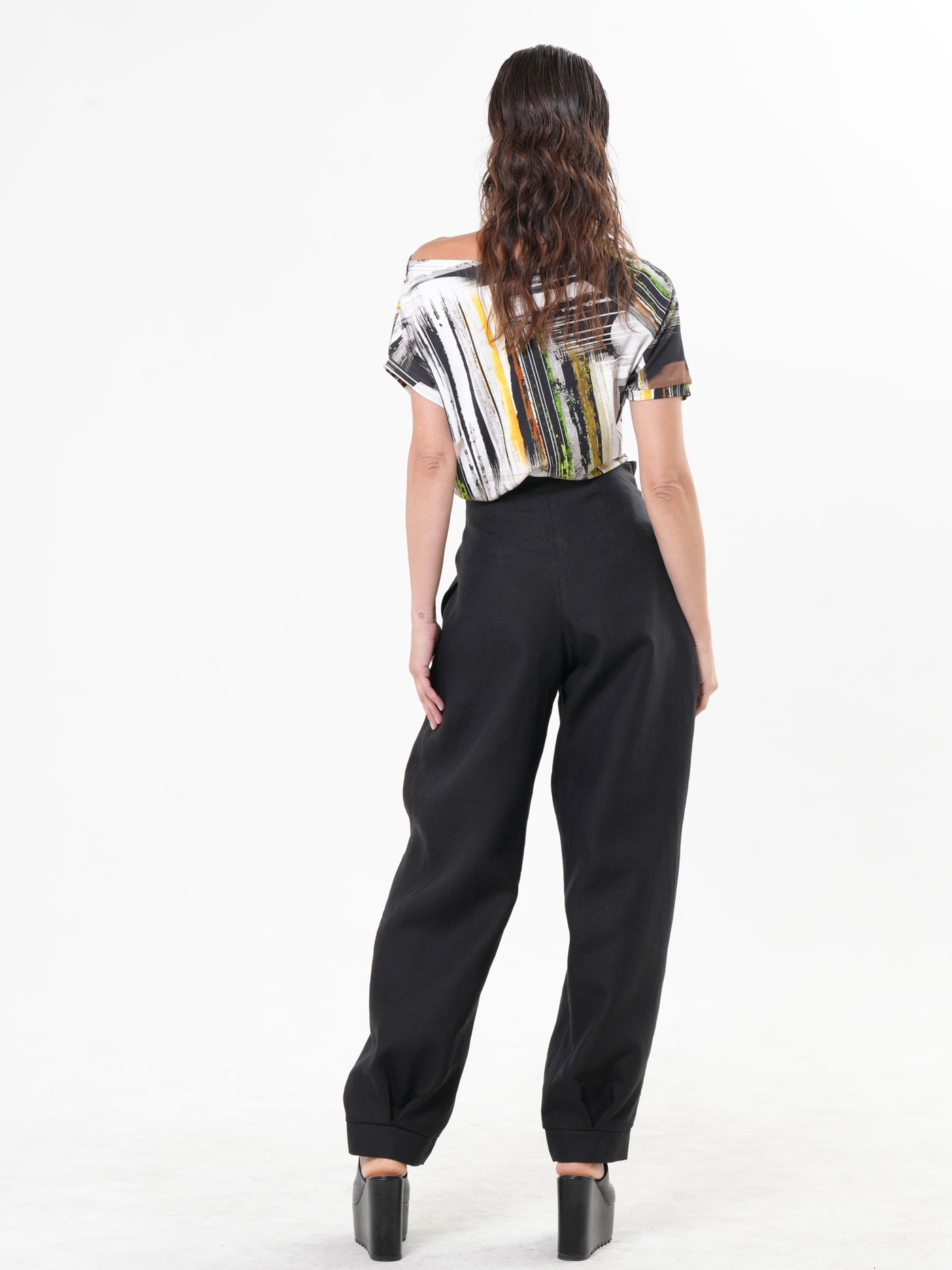 High-Waisted Linen Pants in Black