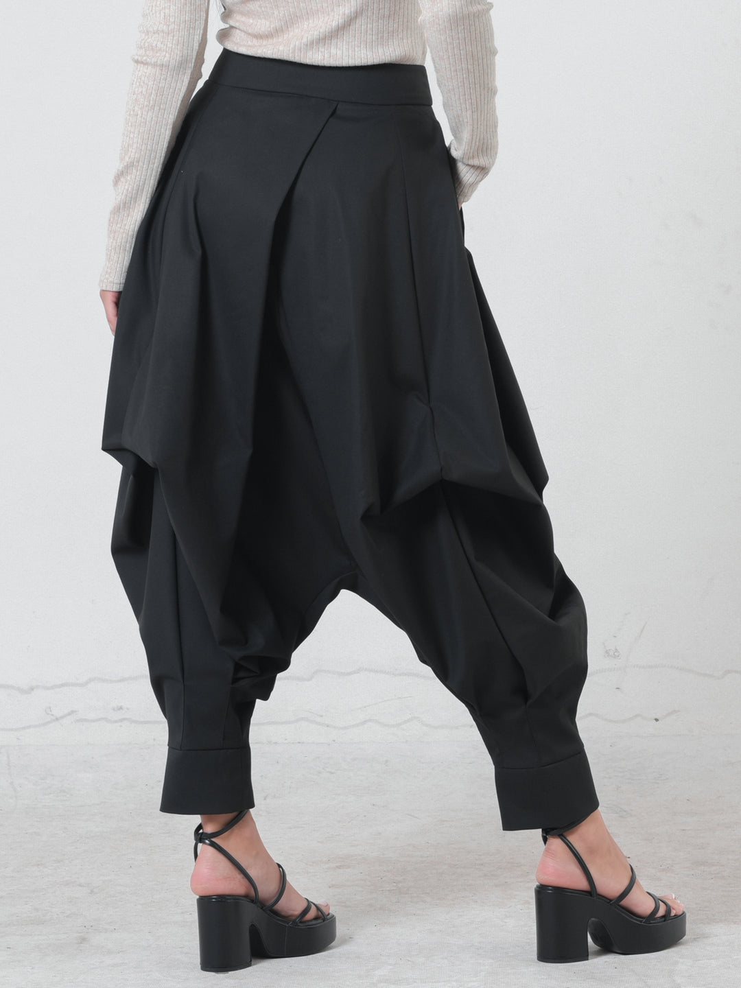 【PANTARHEY】MURAL GYPSY PANTS Black Gypsy Pants – Metamorphoza