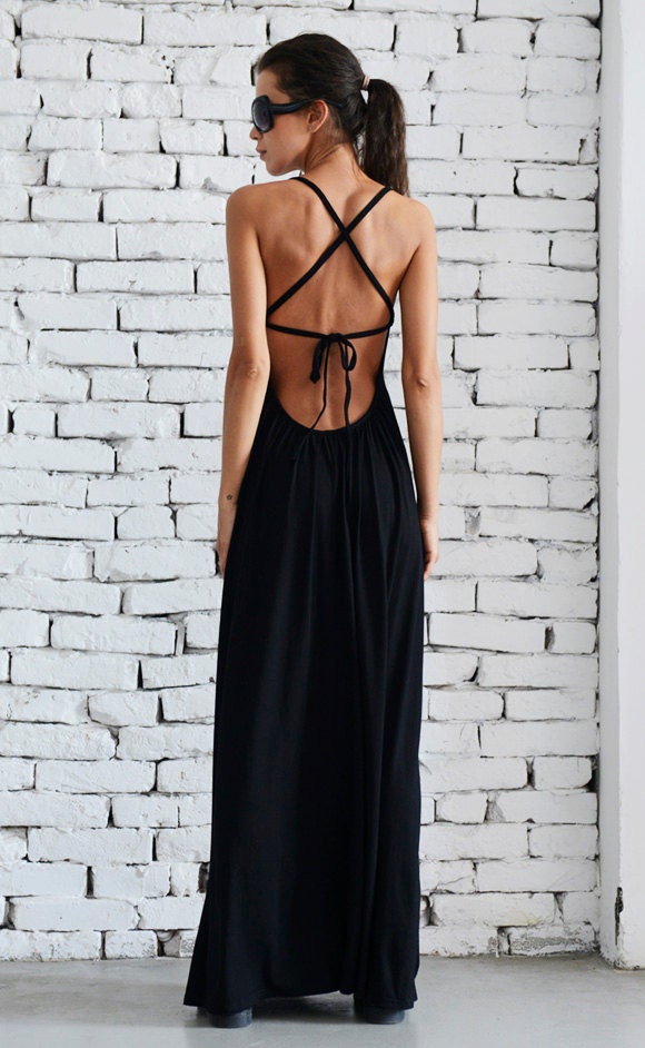 Elegant Long Black Dress With Open Back – Metamorphoza