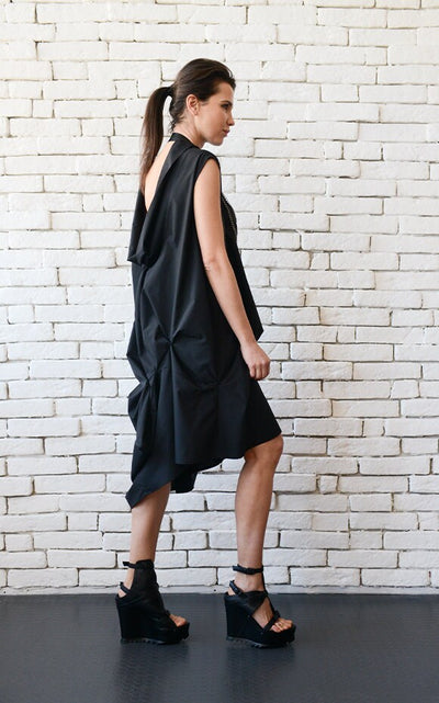 Extravagant Black Dress With Open Back